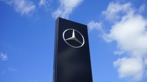 Das Logo von Daimler Daimler gehört zu den 30 besten Firmen